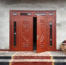 Nên lắp đặt cửa chính mở vào trong hay mở ra ngoài?