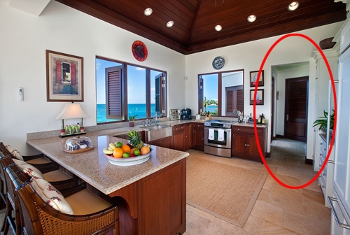 Nên lắp đặt cửa chính mở vào trong hay mở ra ngoài?