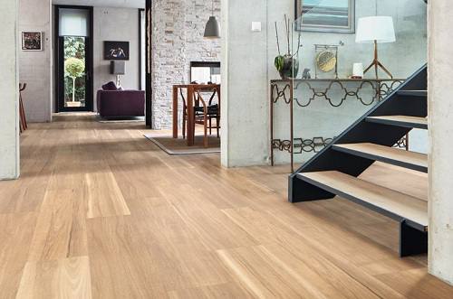 Nên lát sàn gỗ hay sàn nhựa?